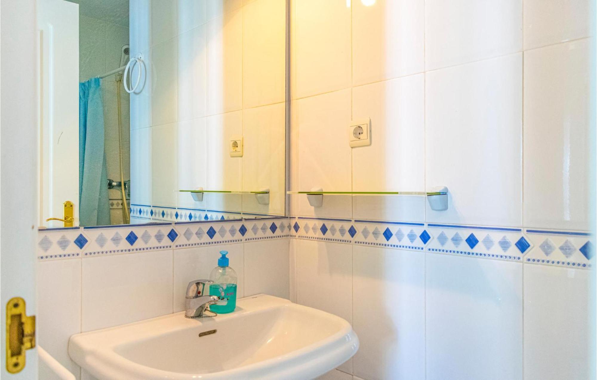 Lovely Apartment In Marbella With Kitchenette エクステリア 写真