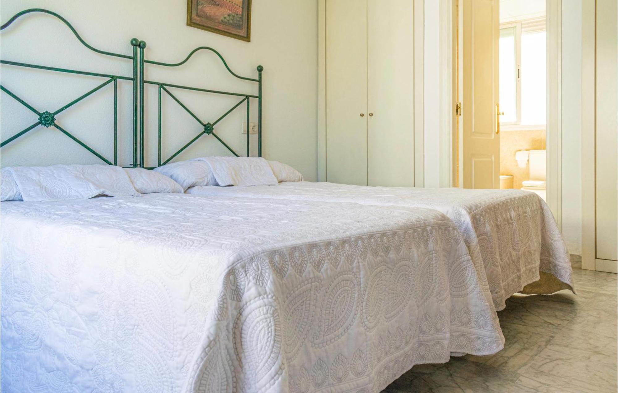 Lovely Apartment In Marbella With Kitchenette エクステリア 写真