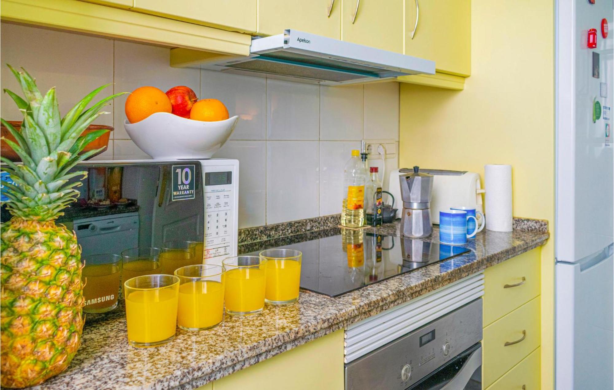 Lovely Apartment In Marbella With Kitchenette エクステリア 写真
